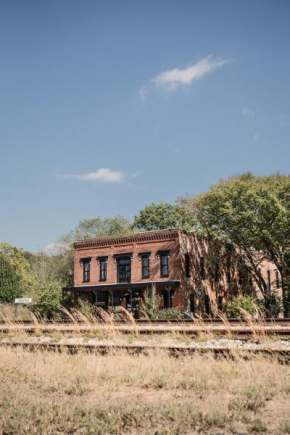 Beard and Lady Inn